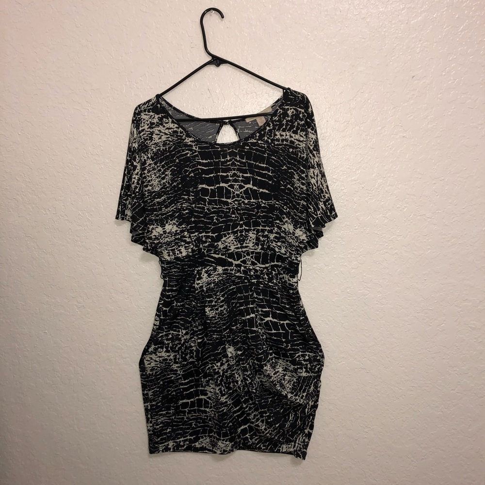 Dress - Picture 2 of 4